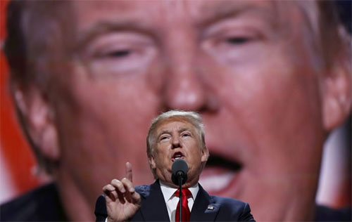 Trump responde a las críticas de Obama Trump responde a las críticas de Obama y califica su mandato de “desastre”
